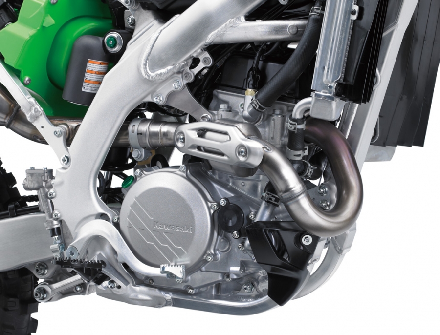 Detalhe do motor lado direito Kawasaki KX450F 2019