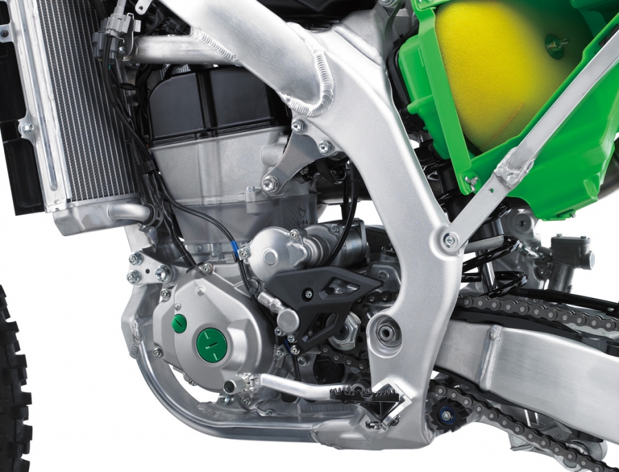 Detalhe do motor lado esquerdo Kawasaki KX450F 2019