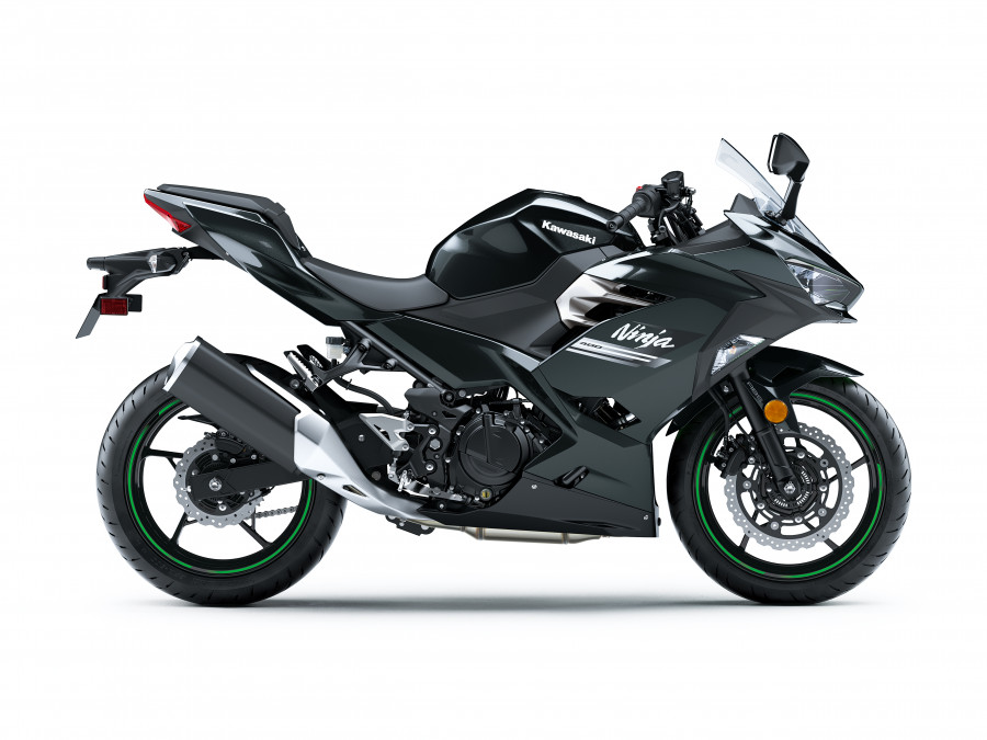 Kawasaki Ninja faz 40 anos como referência de moto esportiva